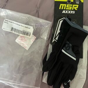 Youth medium ATV riding gloves , fits small! Would say for ages 6-8 years old